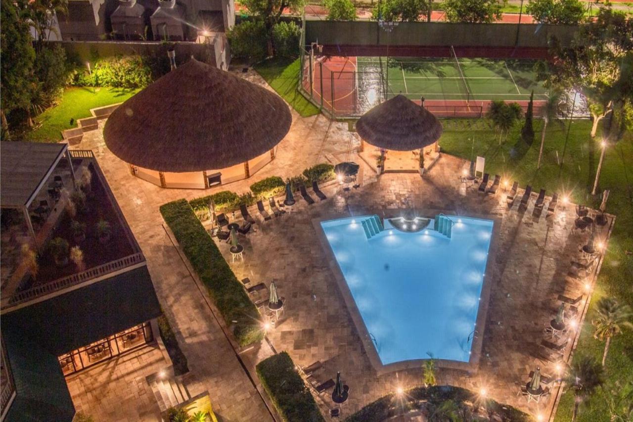 Marriott Sao Paulo Airport Hotel Гуарульюс Экстерьер фото The swimming pool at the hotel