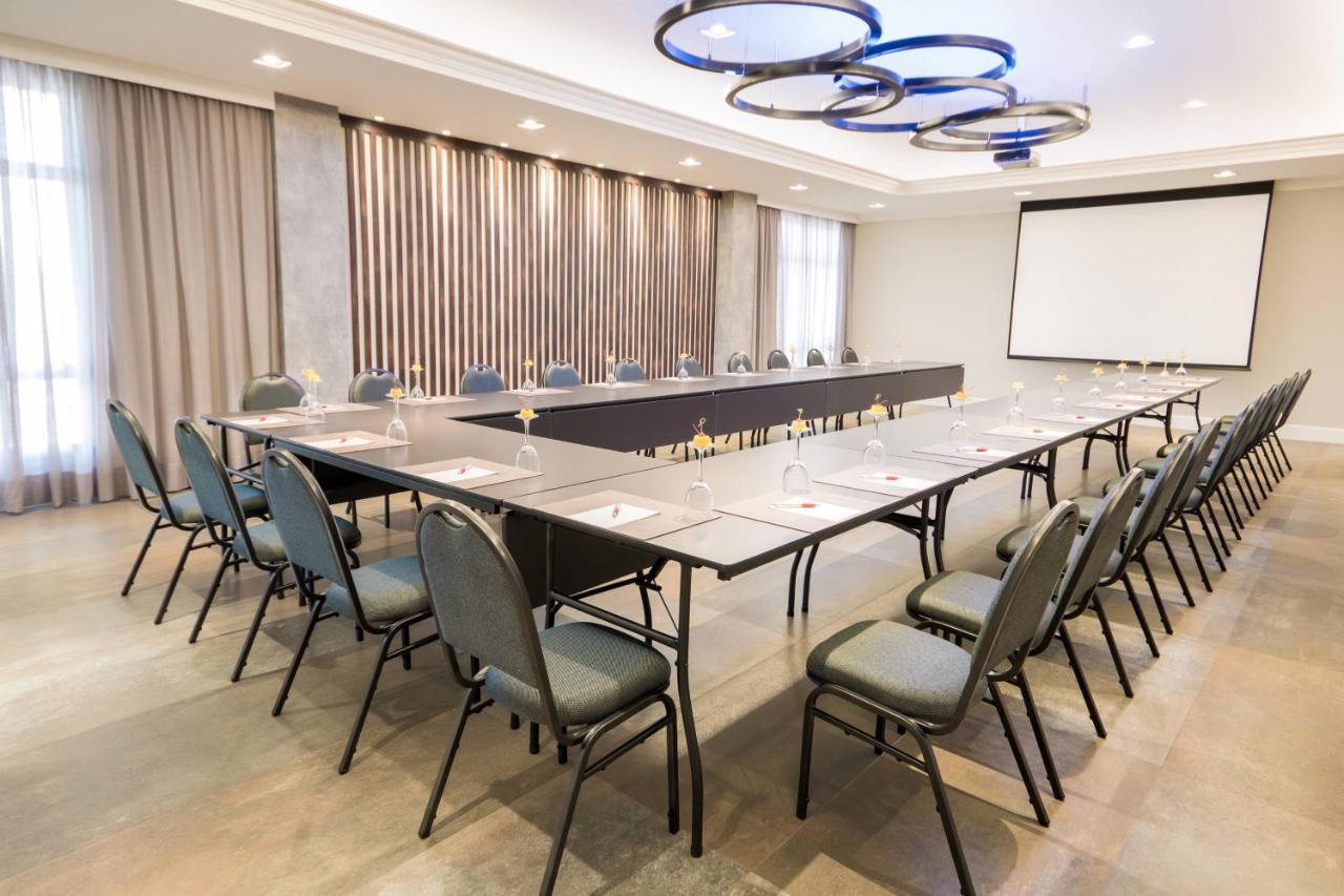 Marriott Sao Paulo Airport Hotel Гуарульюс Экстерьер фото U-shaped table