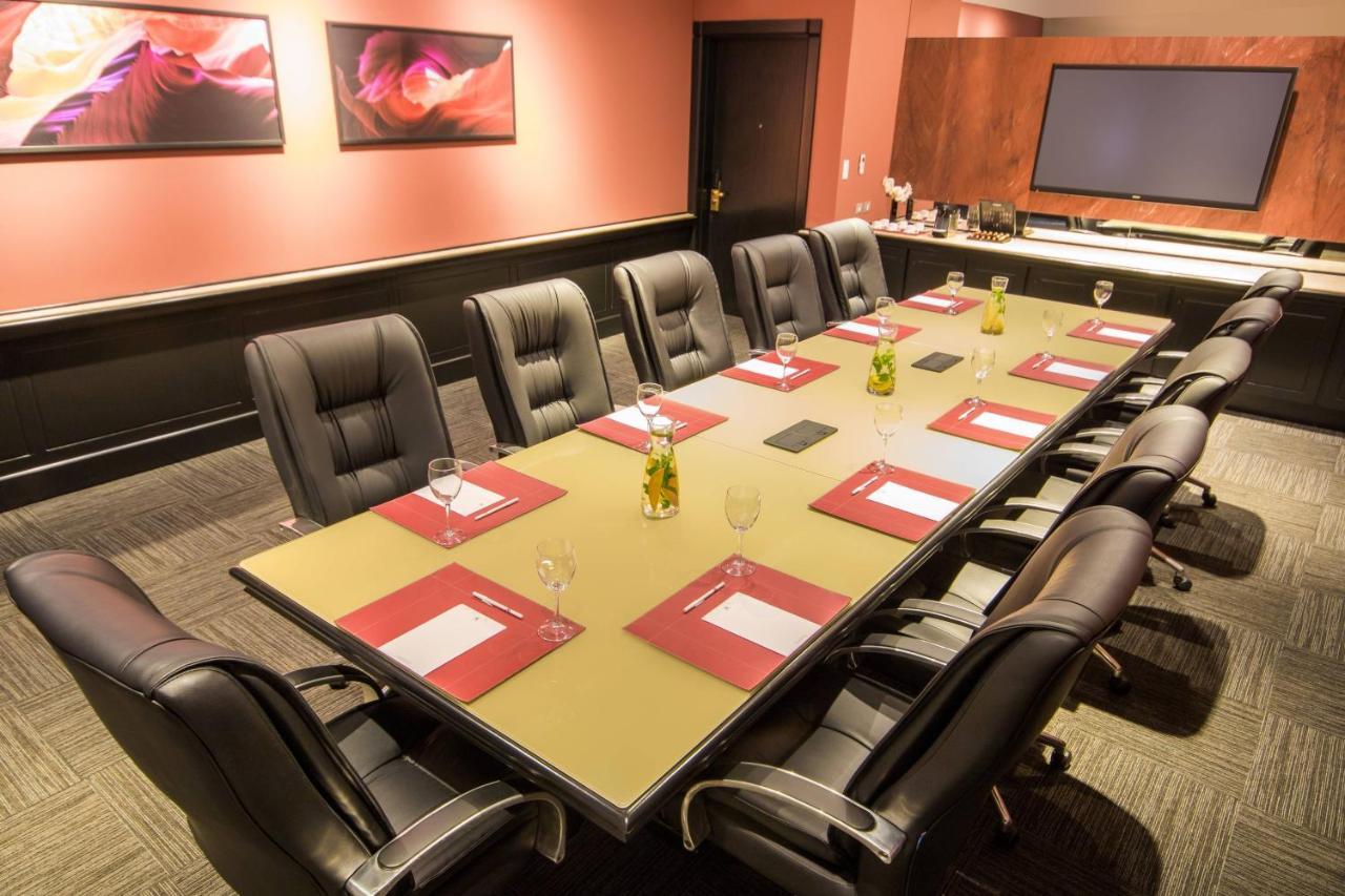 Marriott Sao Paulo Airport Hotel Гуарульюс Экстерьер фото Boardroom at the Westin