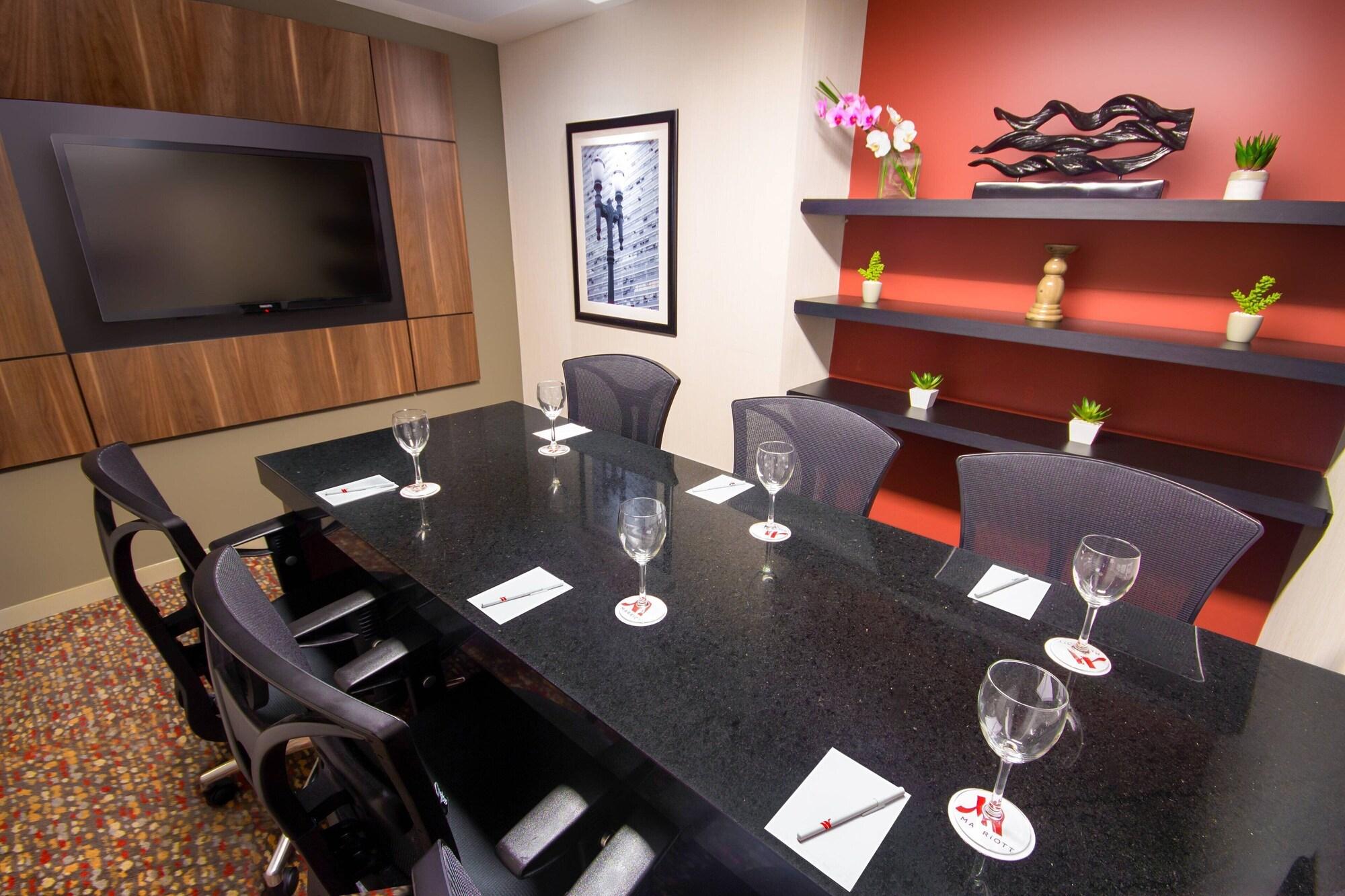 Marriott Sao Paulo Airport Hotel Гуарульюс Экстерьер фото A typical boardroom
