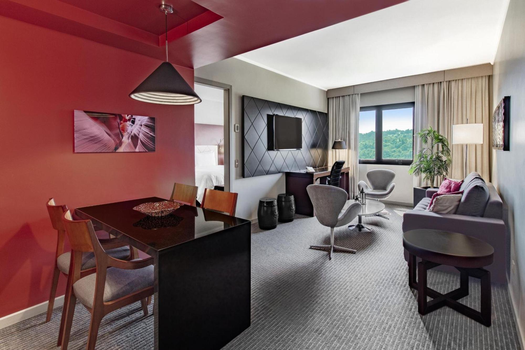 Marriott Sao Paulo Airport Hotel Гуарульюс Экстерьер фото A suite at the MGM Grand