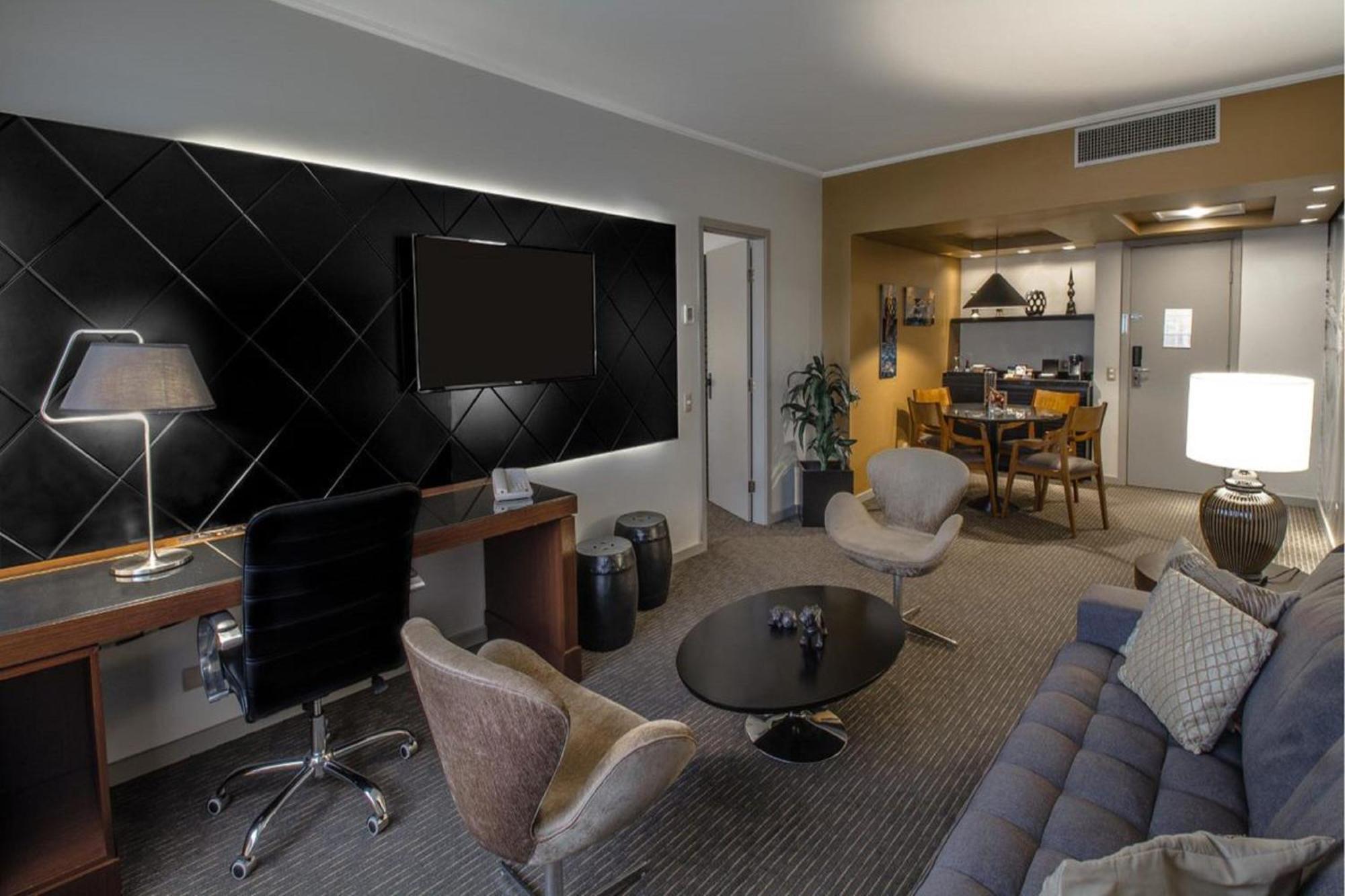 Marriott Sao Paulo Airport Hotel Гуарульюс Экстерьер фото A suite at the MGM Grand