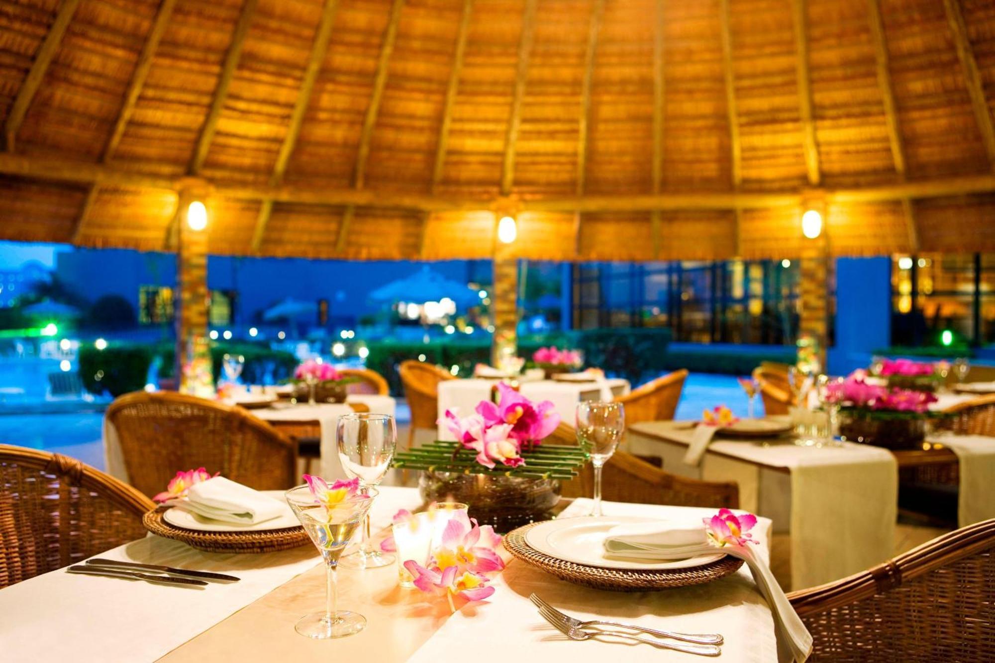 Marriott Sao Paulo Airport Hotel Гуарульюс Экстерьер фото The restaurant at the Royal Island Resort & Spa